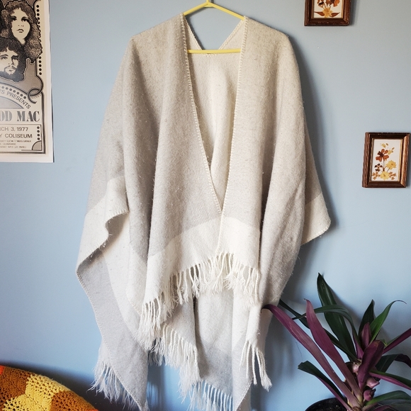 Pale grey cashmere shawl - Picture 2 of 3